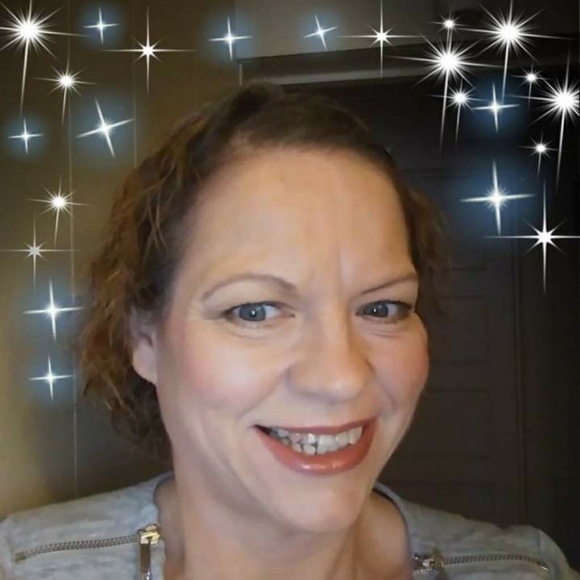 Meet your Posher, Cynthia - Picture 1 of 1